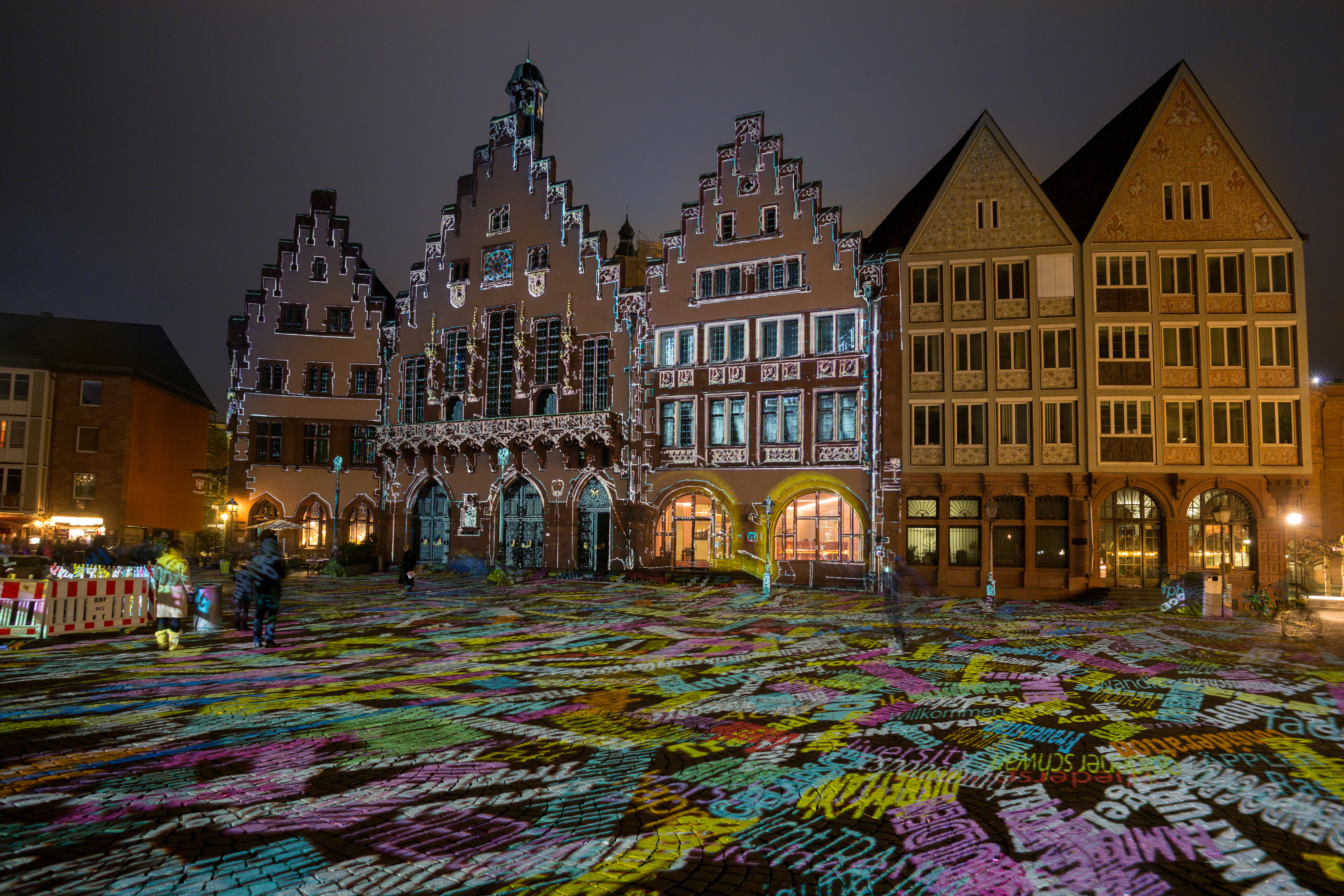 Frankfurt
Luminale 2018


FRANKFURT FADES
With his video mapping installation at the Römer, Philipp Geist develops a site-speci c and walk-in light artwork

Foto : Jochen Günther/Messe Frankfurt

© Jochen Günther - Fotografie  www.jgfoto.de
S p e s s a r t s t r. 7 0  F
63477 M a i n t a l - B i s c h o f s h e i m
T e l. 0 6 1 0 9 - 6 0 5 3 7 1 / 7 2   Fa x  7 6
M o b i l  0 1 7 1 -  232 1229

Alle vom Fotografen / jgfoto durchgeführten Aufträge, Angebote, Lieferungen und Leistungen erfolgen ausschliesslich zu meinen AGB, einzusehen im Internet unter http://www.jgfoto.de