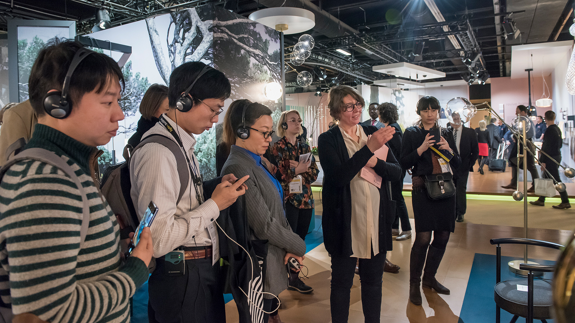 Three scenarios for the ears – the Light + Building Trend Forum audio guide explains the background behind the impressions. (Source: Messe Frankfurt / Petra Welzel)