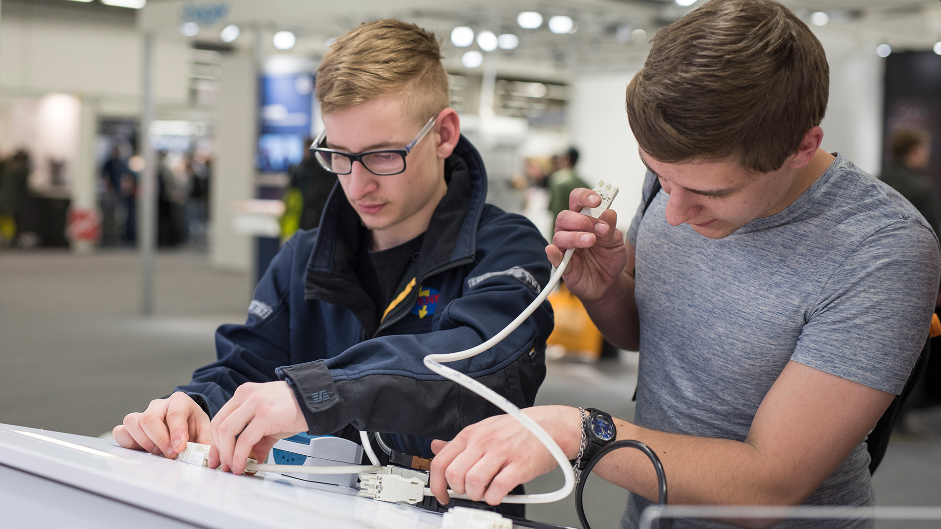 Zwei Teilnehmer von Young Competence