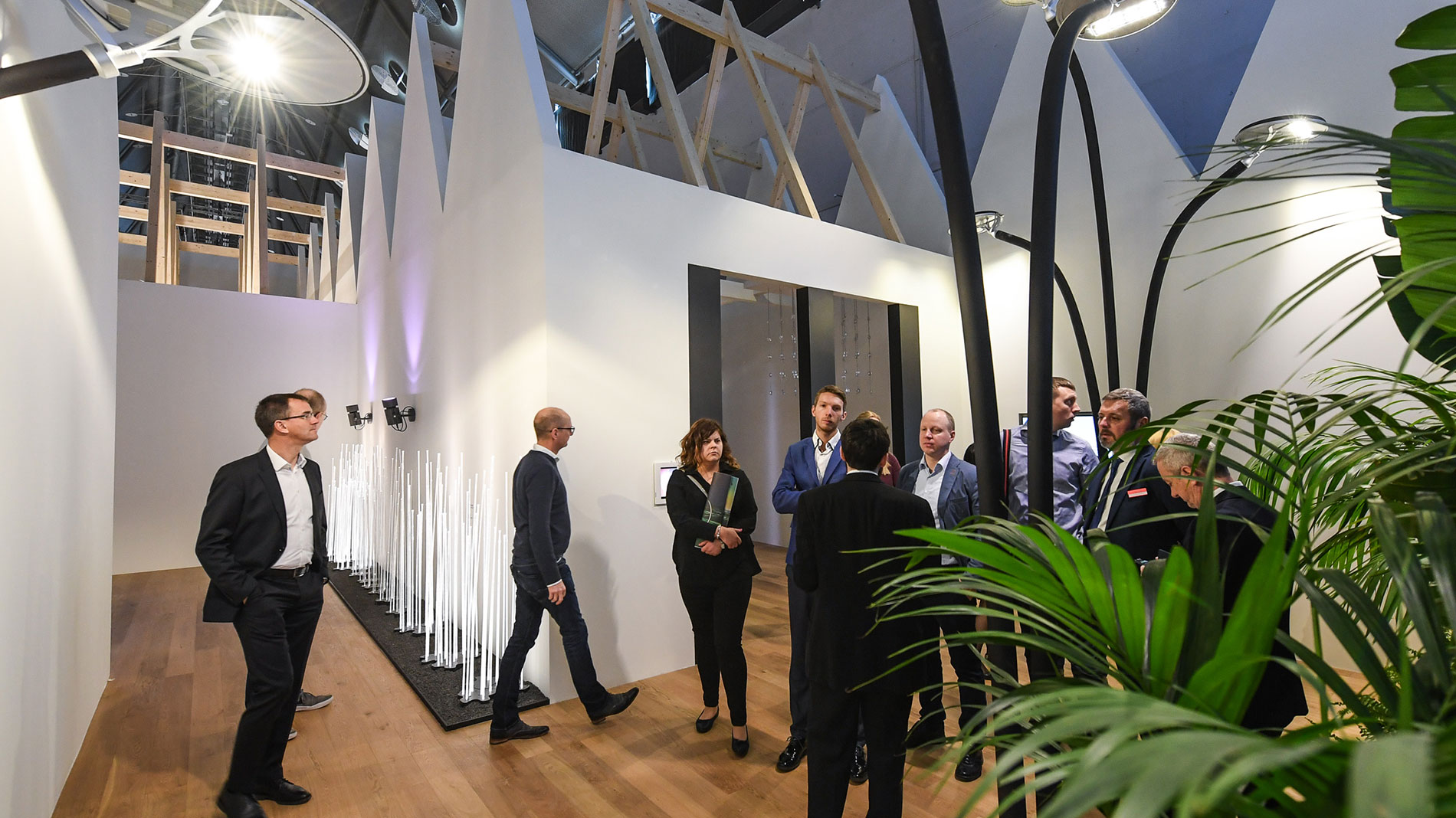 Guided tours at Light + Building: discover selected innovations and learn more about the top themes. (Source: Messe Frankfurt Exhibition GmbH / Pietro Sutera)