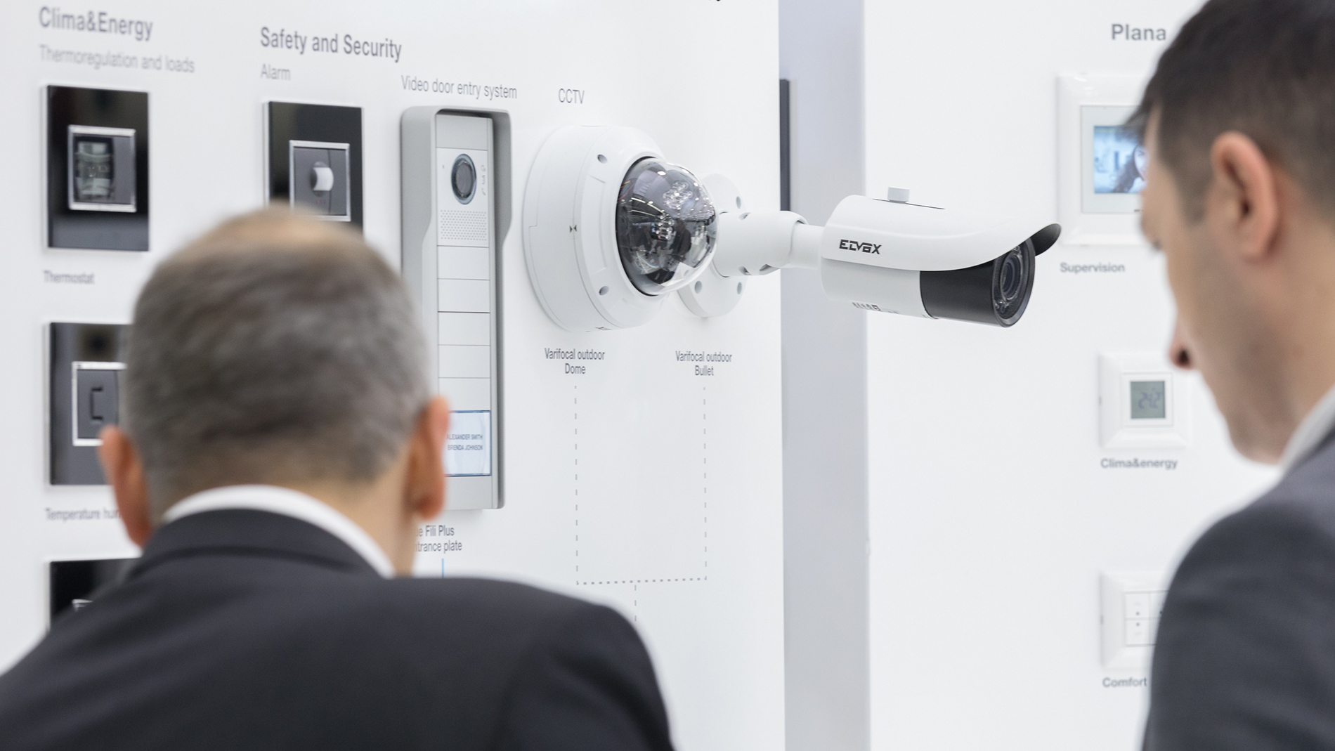 Whether electronic locking systems, surveillance cameras or fire protection: connected security technology is an integral part of the technical building infrastructure. (Source: Messe Frankfurt / Jens Liebchen)