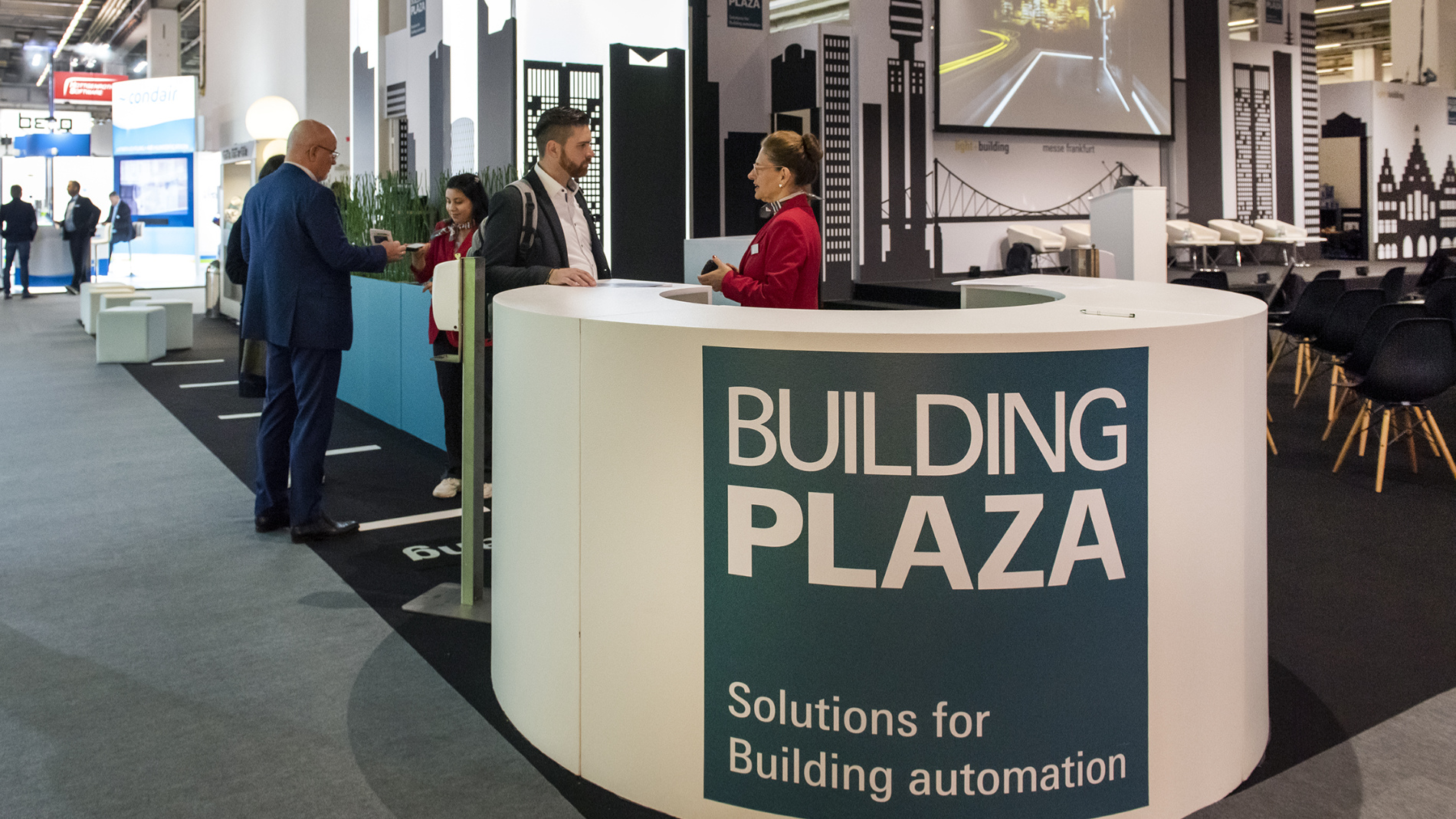 Building Plaza stand