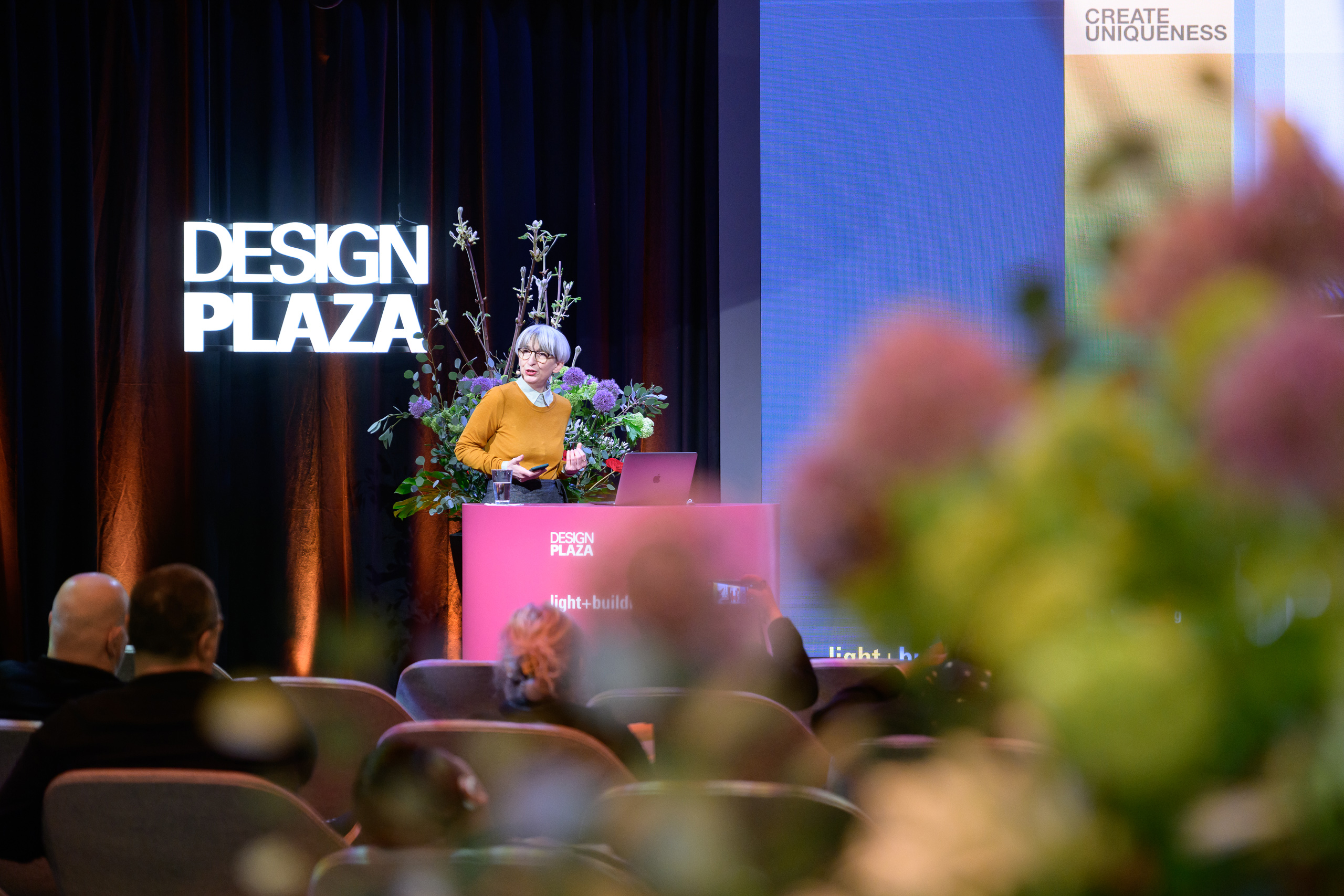 Design Plaza 01