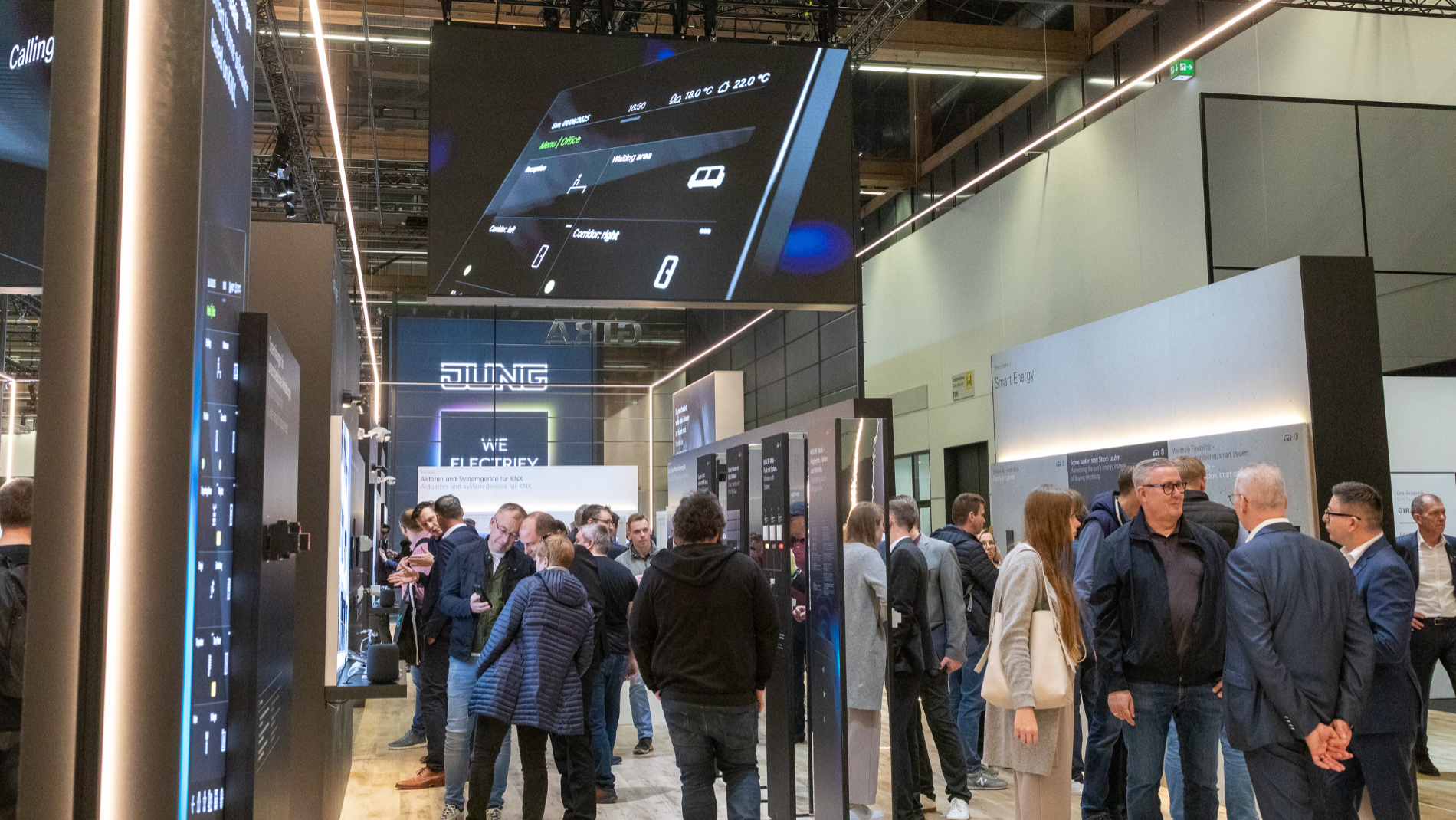 Visitors in an exhibition hall at Light + Building