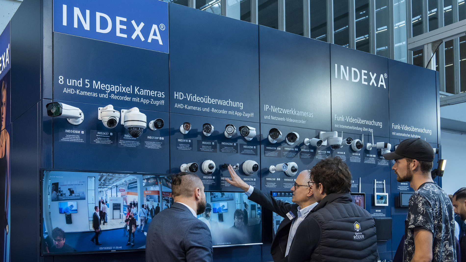Vernetzte Kameras für mehr Sicherheit und Effizienz: Videotechnik im Fokus der Light + Building 2026. (Quelle: Messe Frankfurt Exhibition GmbH / Petra Welzel)